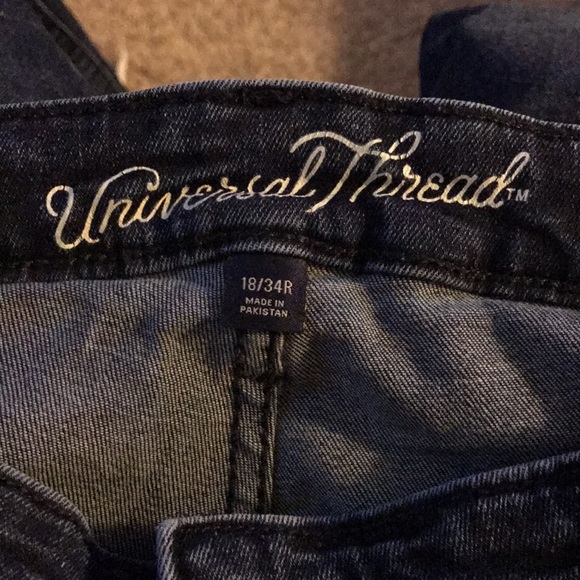 Universal Thread jeans - Picture 2 of 3